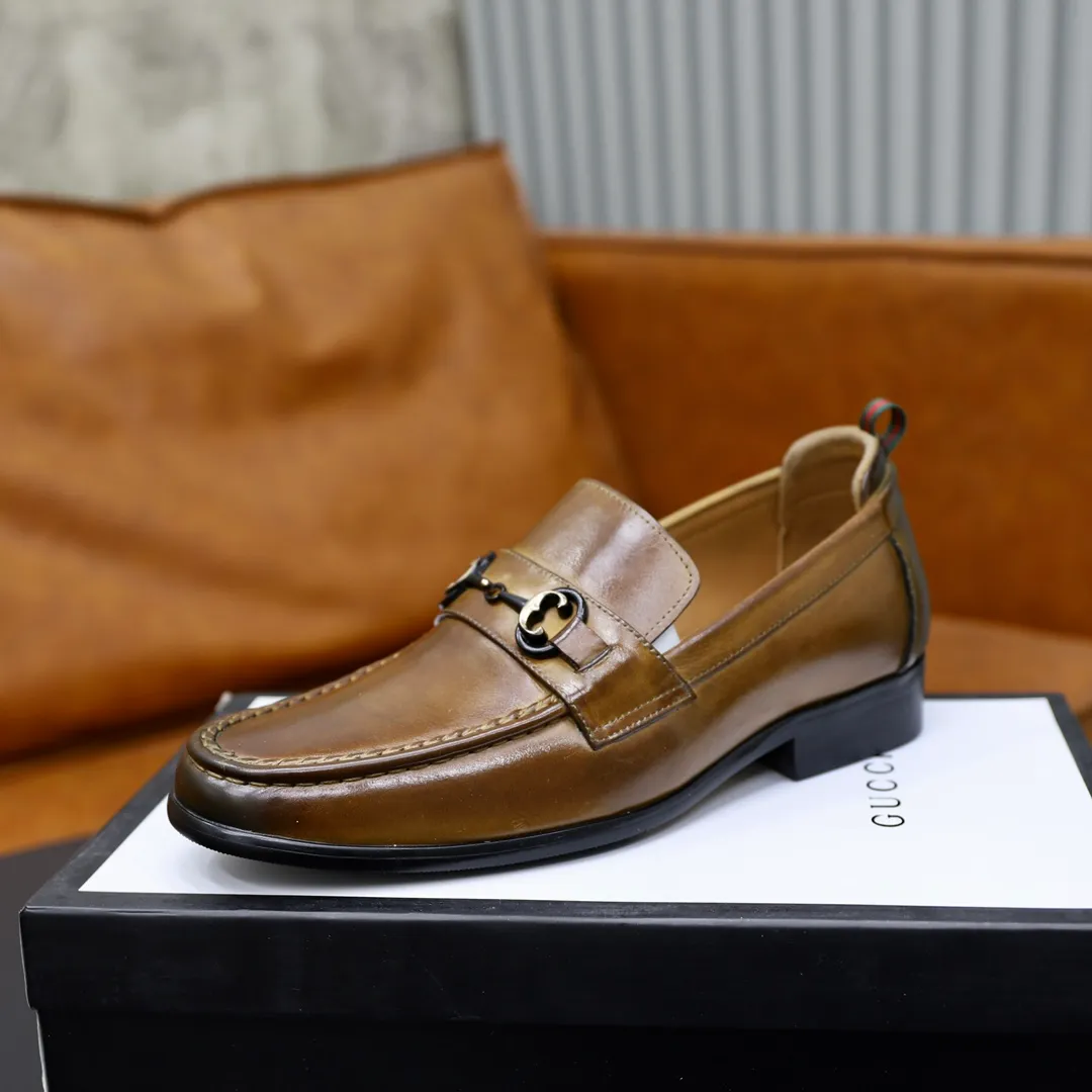 Men's shoes: 250🙅‍♂️🙅‍♂️🙅‍♂️Niuli Brand: GUCCI Size: 38-44 (45 can be customized) Level: Counter classic Material: Original soft cowhide upper Comfortable cowhide lining Original lightweight outsole Style category: Business casual footwear Driving leather shoes Color: Actual picture color